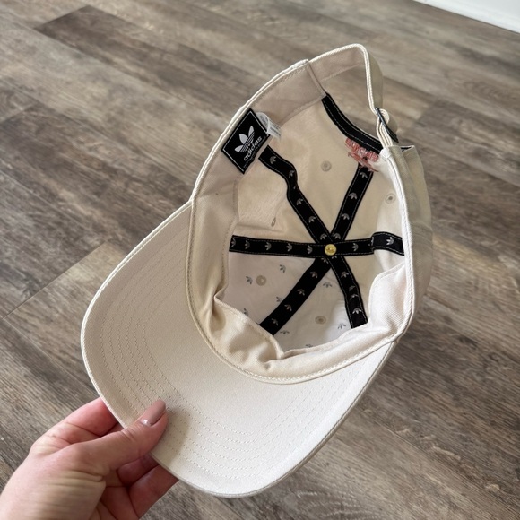 Like New! Adidas “Always Original” Embroidered Flower Cream Baseball Hat - Picture 5 of 7